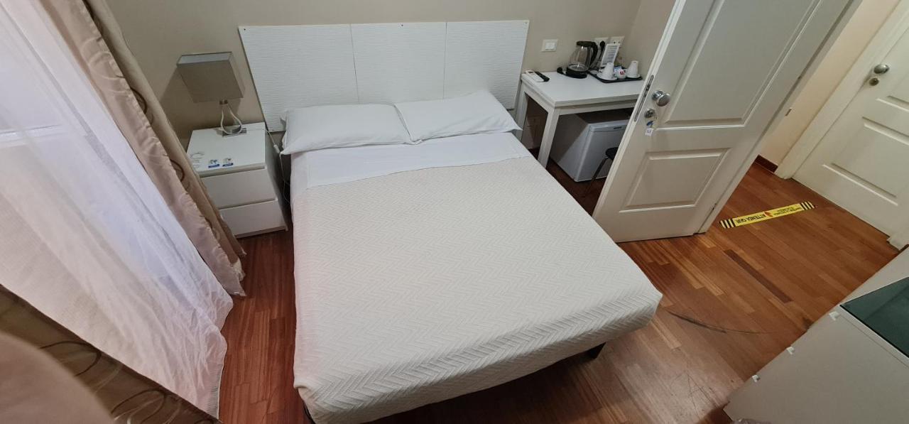 Hotel Martino Ai Monti روما الغرفة الصورة